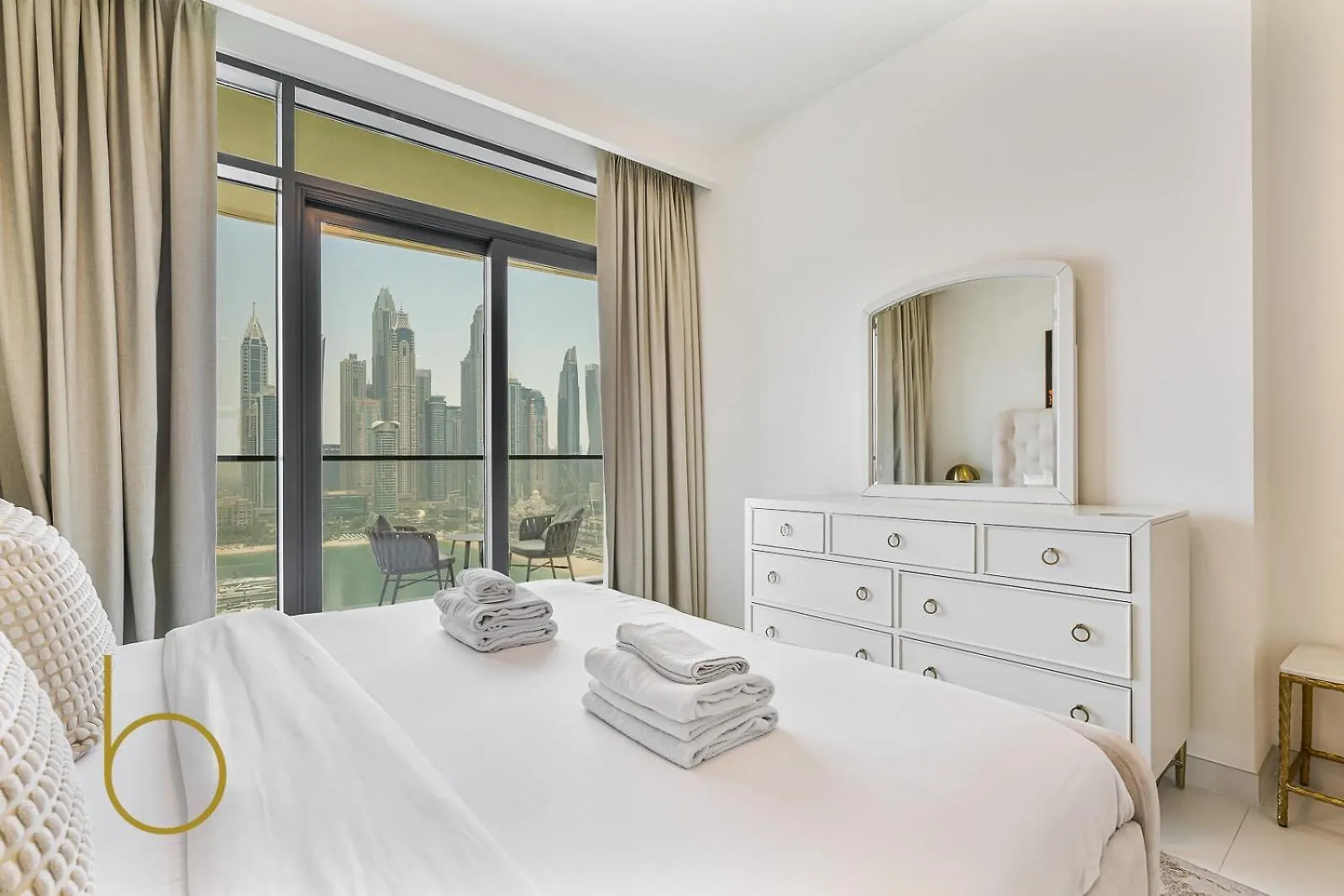Bookable - 2 Bedroom Marina In Vista Emaar Beachfront Dubai Apartment