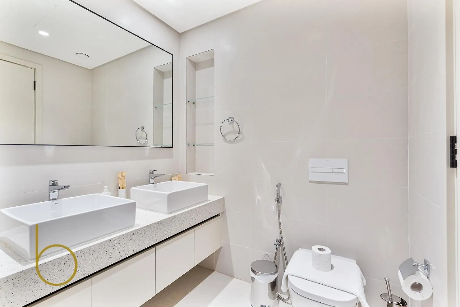 Bookable - 2 Bedroom Marina In Vista Emaar Beachfront Dubai Apartment